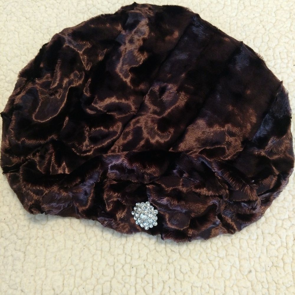 Vintage velvet hat and scarf set - Picture 5 of 11